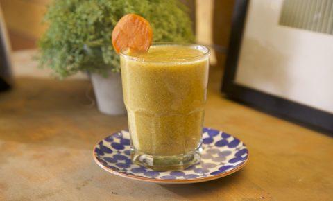 Batido de Zanahoria Piña Apio Curcuma Jugo de limon y Chia