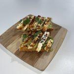 Tostado de Aguacate y Queso Asado